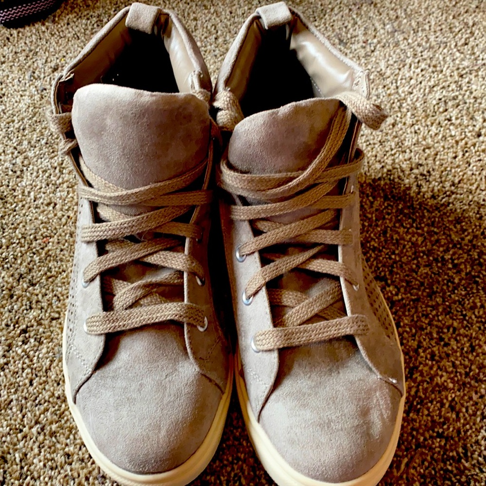 Sneakers SM brand size 10 stylish and comfortable NEW